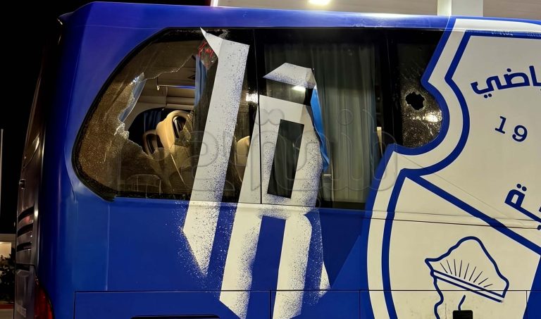 حافلة فريق اتحاد طنجة تتعرض للرشق بالحجارة.. والنادي يستنكر ويطالب بالتحقيق