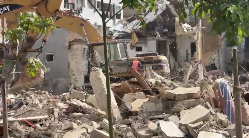 البيضاء.. هدم فيلا تاريخية بالمعاريف يثير الجدل ويطيح بمسؤولين