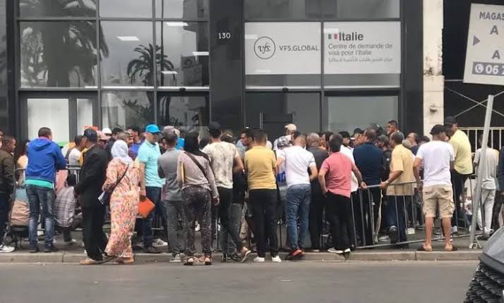 وعود وهمية ومواعيد ضائعة.. استياء الجالية من قنصلية إيطاليا بالدارالبيضاء