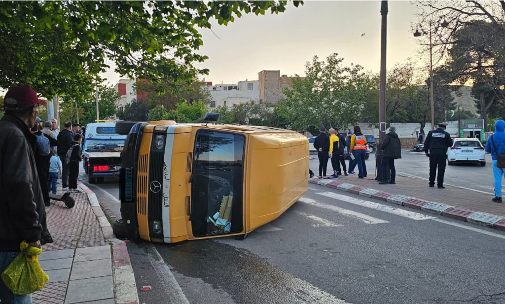حادثة سير بصفرو.. انقلاب حافلة للنقل المدرسي دون خسائر في الأرواح