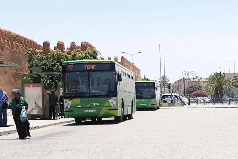 أزمة النقل الحضري تربك مدينة تزنيت وسط تراجع الخدمات وتزايد شكاوى الساكنة
