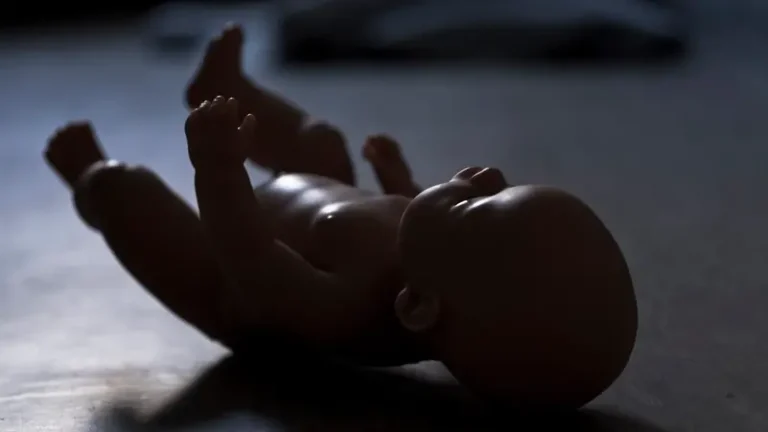 جريمة مروعة صباح العيد بتركيا.. أب يخنق ابنه البالغ 3 سنوات ويقطّع أطرافه