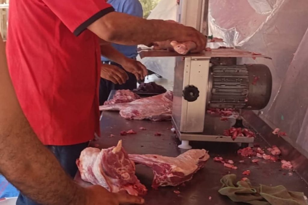 وجدة .. إقبال على محلات الجزارة يوم العيد لتقطيع لحوم الأضاحي
