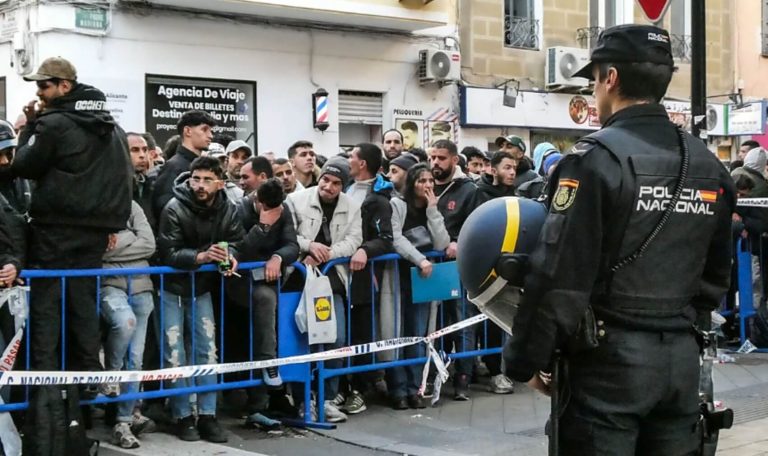 إسبانيا تستأنف ترحيل المهاجرين غير النظاميين الجزائريين