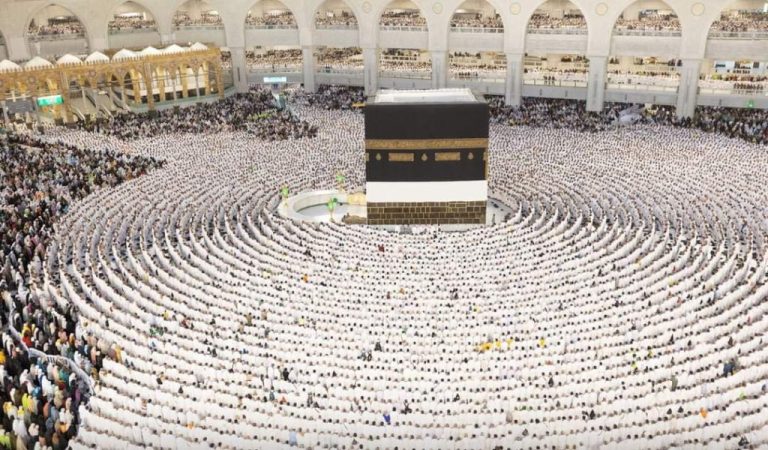 إغلاق الحرم المكي بعد اكتمال الطاقة الاستيعابية ساعات قبيل صلاة الجمعة