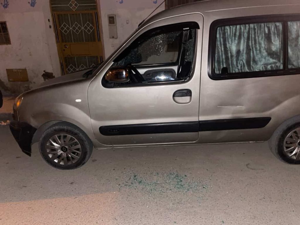 ساكنة حي “ابن كيران” بطنجة تستنجد بالأمن.. شخص يخرب أزيد من 10 سيارات