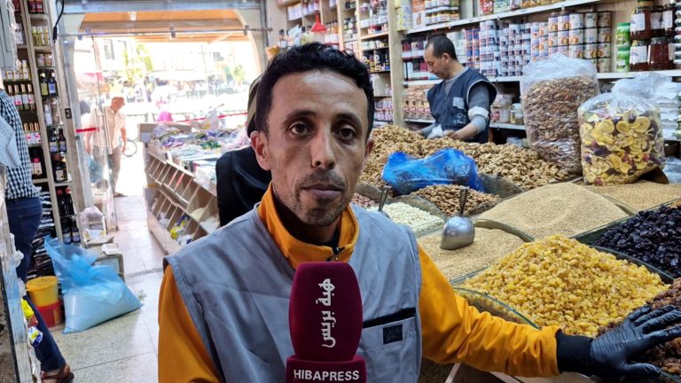 أسواق وجدة .. إقبال متزايد على الفواكه الجافة وتنوع العرض لإستقبال عيد الأضحى(فيديو)