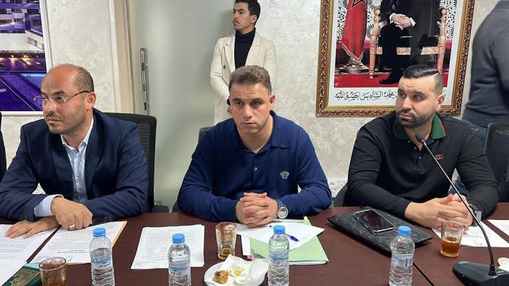 "عيدنا أحلى مع عمالنا".. التفاتة إنسانية من جماعة الناظور لجنود النظافة الخفاء