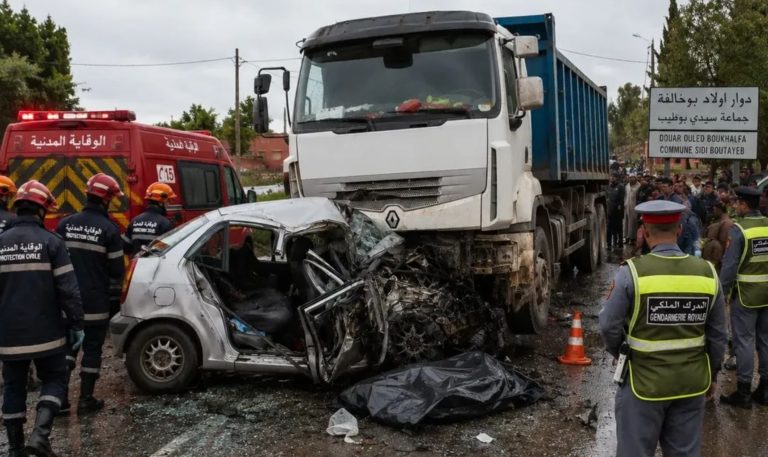 بولمان.. مصرع شخص جراء حادث اصطدام شاحنة بسيارة خفيفة