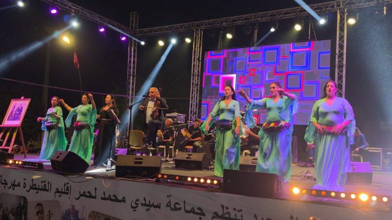 زمن الانتخابات.. جماعات تُعاني الويلات وتتغنى بالمهرجانات