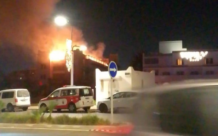 أكادير... حريق مهول يلتهم طابق علوي من وحدة فندقية