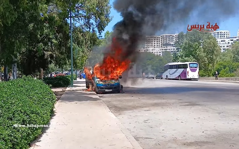 حريق مفاجئ يلتهم سيارة لبيع القهوة بفيلا هاريس بطنجة