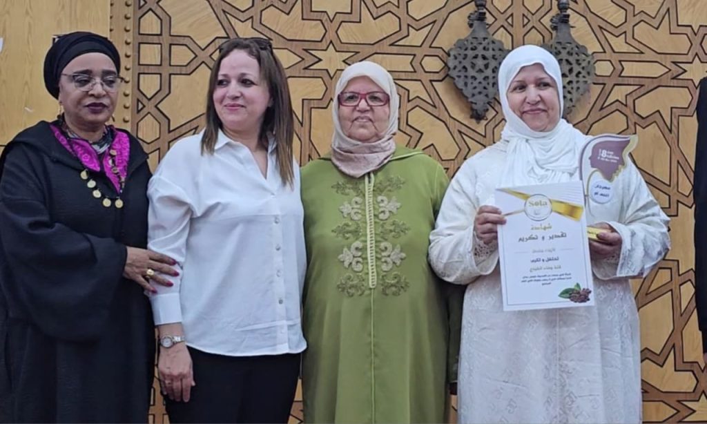 فاس.. طلبة مولاي إدريس والفاسية يكرّمون وفاء القباج بدرع التقدير