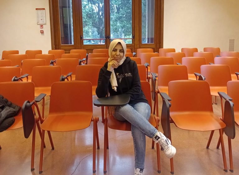 إيطاليا.. مغربية تتصدر امتحان التمريض بأكاديمية جنوة بعلامة كاملة