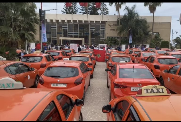 أكادير.. مهنيو “الطاكسيات الصغيرة” يرفعون سقف المطالب ويحتجون على التهميش
