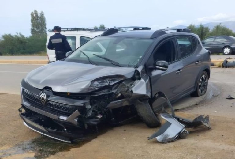 خسائر مادية في حادث اصطدام سيارة بعمود إنارة بالحسيمة
