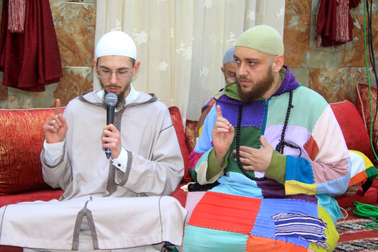 شاب بولندي يشهر إسلامه بالزاوية الكركرية (صور)