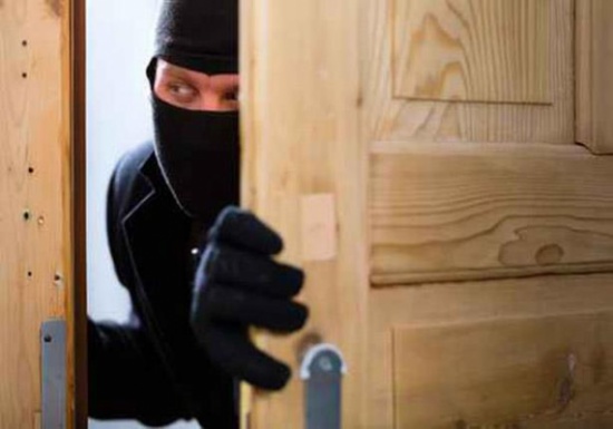 أمن الحسيمة يفك لغز سرقة منزل بحي مالقا ويسترجع المسروقات