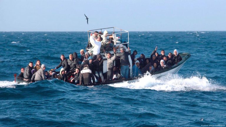 إحباط محاولة للهجرة غير النظامية بسواحل الحسيمة وتوقيف 80 شخصاً