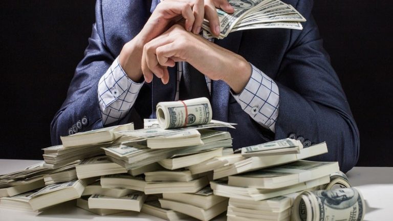 أحمد واكريم.. من دكان صغير في سوس إلى إمبراطورية المحروقات