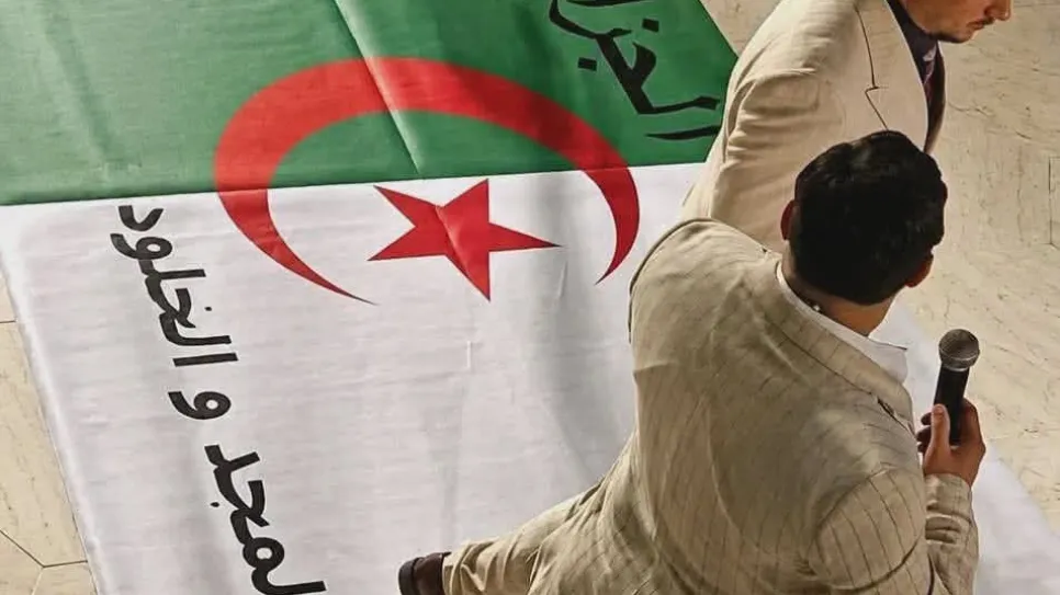 ضجة المشي فوق الرّاية.. الجزائر تغلق فندقاً كبيراً بسبب وضع علم البلاد على الأرض