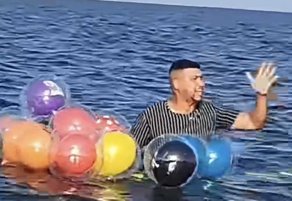 في مشهد سريالي بالناظور.. السلطة تطارد "البراءة" وتجبر بائعا على الارتماء في البحيرة