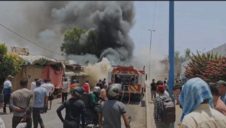 بني ملال.. حريق مهول يلتهم عددا من المحلات التجارية