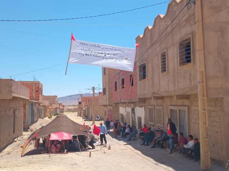ساكنة "آيت يدير" بتالسينت تحتج وتطالب بشبكة للصرف الصحي