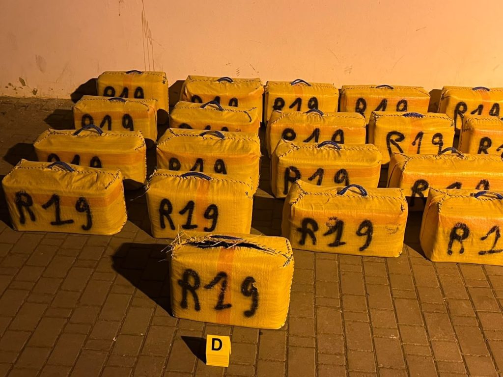 حجز أزيد من 1.8 طن من الشيرا في عمليتين أمنيتين بالناظور وسوق الأربعاء الغرب