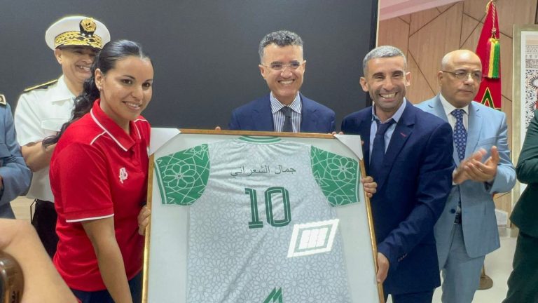 تتويجاً لتألقهن في الملاعب.. عامل الناظور يكرّم فتيات "هلال الناظور" ويعد بمستقبل رياضي واعد