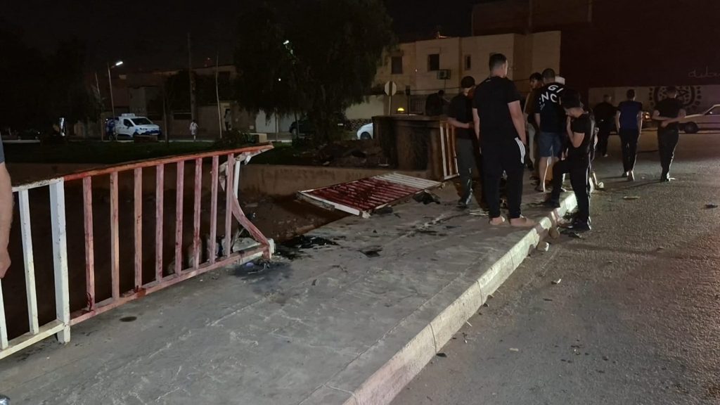 وجدة.. سيارة مجنونة تدهس راجلين بقنطرة بنخيران - فيديو