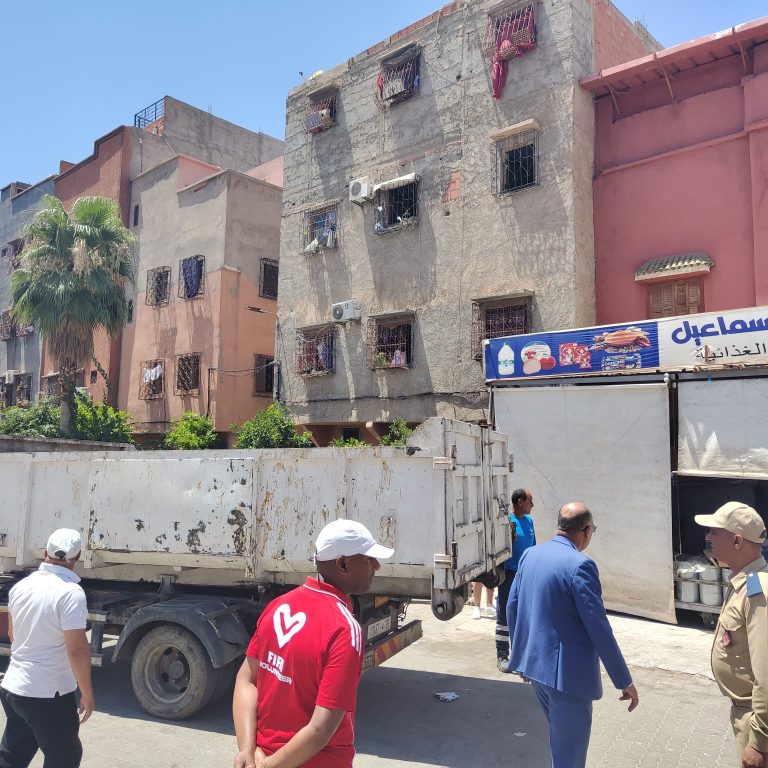 والي جهة مراكش آسفي يطيح بأكبر مروج مواد غذائية فاسدة بالمدينة الحمراء - صور
