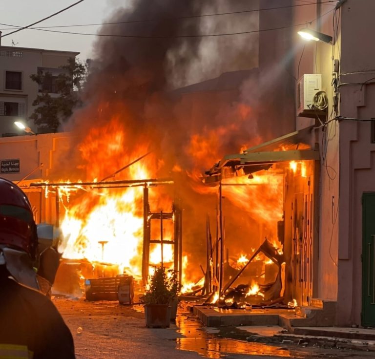 وجدة .. حريق مهول يأتي على "سناك" يستنفر السلطات