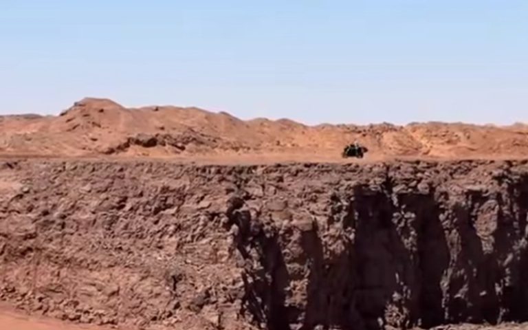رحلة استكشافية لرحالة سعودي تكشف حقيقة غار جبيلات في الجزائر