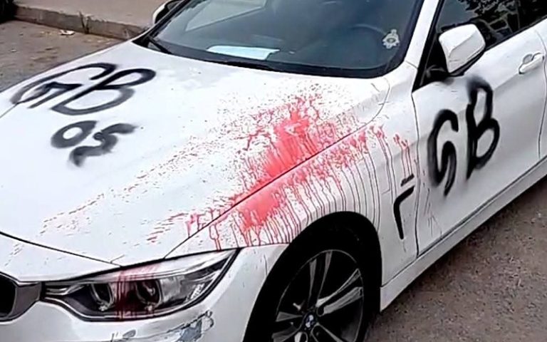 بوسكورة.. عصابة ملثمة تزرع الرعب بساكنة حي الأندلس وتخرب أزيد من 120 سيارة