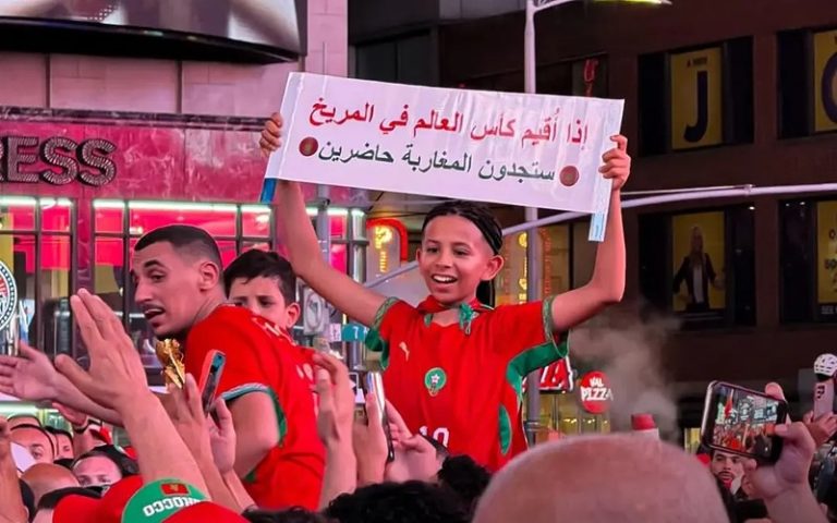 المغاربة يتوافدون لدعم الأسود.. أتلانتا تكتسي بالأحمر والأخضر