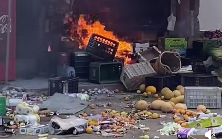 حريق مهول يلتهم محلاً للوجبات السريعة بإمزورن ويستنفر السلطات