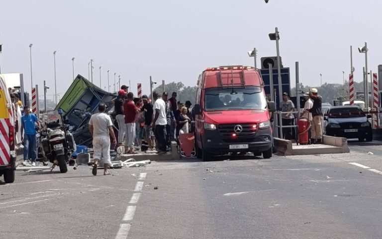 عطب في الفرامل يتسبب في اصطدام شاحنة بمكتب للأداء بـ"أطوروت" سلا الجديدة