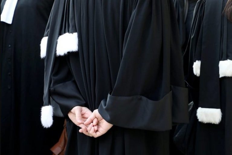 محامو البيضاء يعقلون خدماتهم المهنية إلى أجل غير مسمى