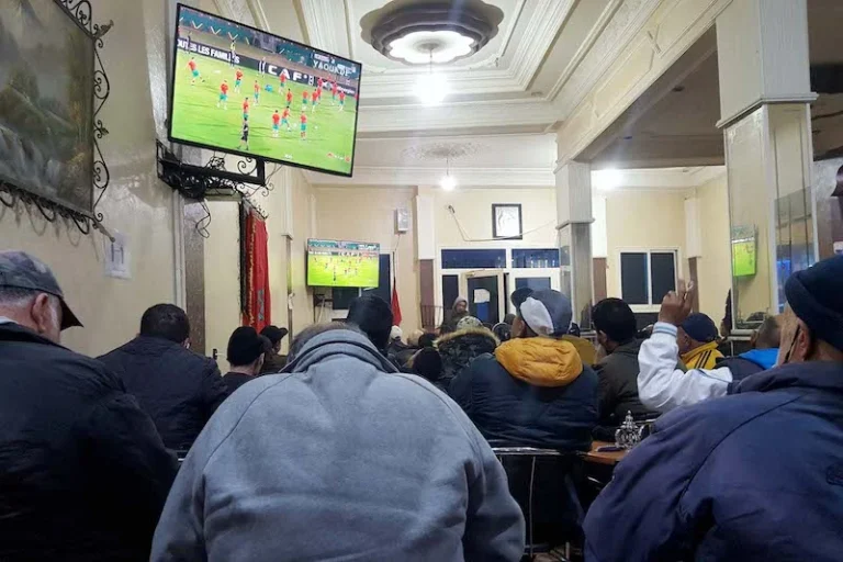"جامعة أرباب المقاهي" تنفي فرض زيادة 5 دراهم لمتابعة مباريات كأس العالم