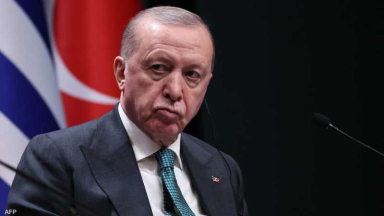 صحيفة تركية: أردوغان يتابع شخصيا مفاوضات انتقال محمد صلاح لنادي بشكتاش