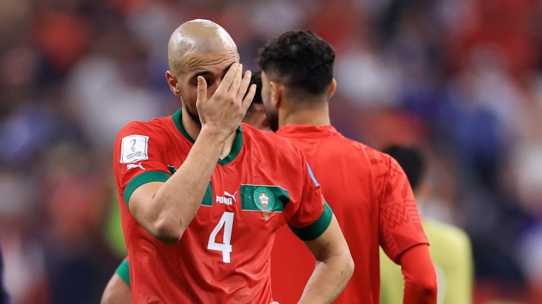 "المنتخب صنع شهرته".. انتقادات تلاحق مؤثرا وصف أداء الأسود بـ"المعفون"