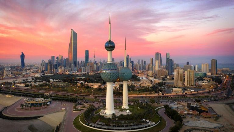 الكويت تعلن التصدي لهجمات صاروخية ومسيرات إيرانية