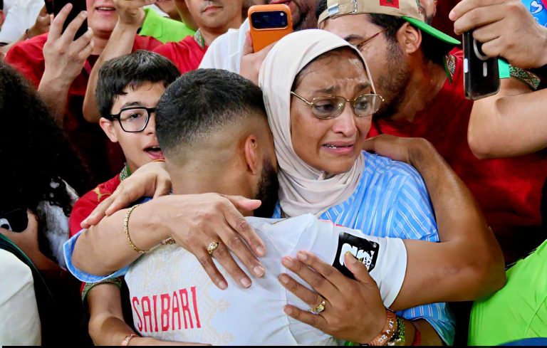 "توقفوا عن لمس الأمهات".. رسالة نارية من شقيق الصيباري إلى المؤثرين في المدرجات