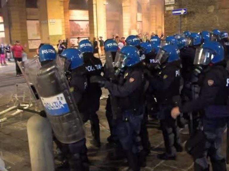 مواجهات بين الشرطة ومتظاهرين في بولونيا عقب وفاة مهاجر مغربي