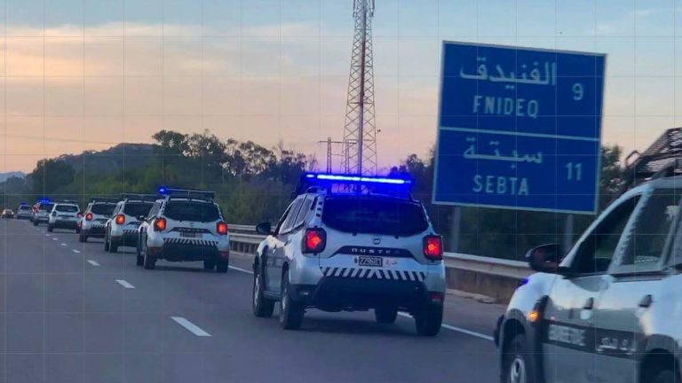 خوفا من إيقافهم.. شبان وقاصرين يتوجهون نحو مدينة الفنيدق مشيا على الأقدام