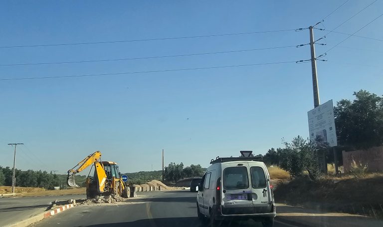 جنبات مرتفعة وتعثر في الأشغال.. طريق صفرو–فاس تحت مجهر المساءلة