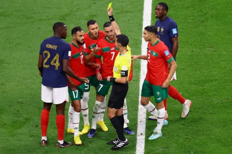 حتى لا ننسى.. حين حرم الحكم المنتخب المغربي من ضربتي جزاء أمام فرنسا في مونديال 2022