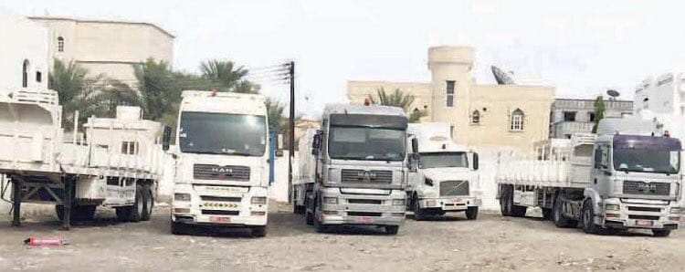 شاحنات ثقيلة داخل أحياء سكنية سطات.. مخاطر يومية دون رقابة