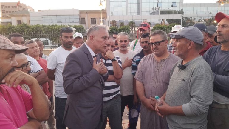 السعيدية .. تعليق اعتصام عمال النظافة تمهيدا لجلسة الحوار